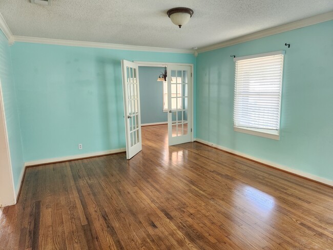 Photo - 3221 Lawnview St