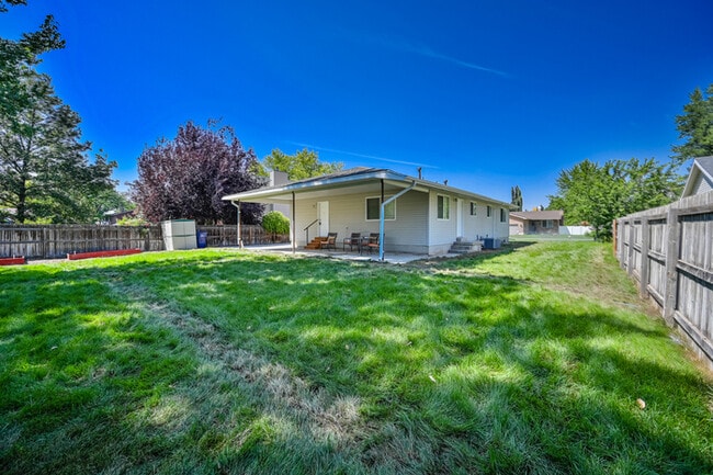 Photo - Duplex in Sandy - Available NOW!