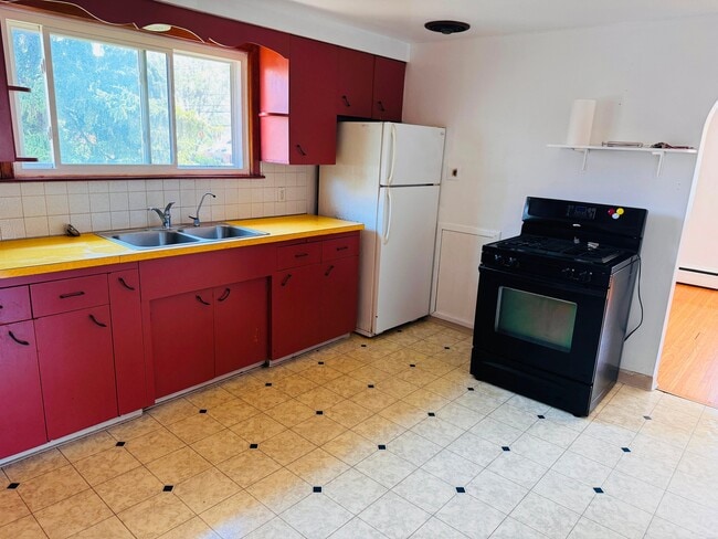 3374 Genesee St Unit 2