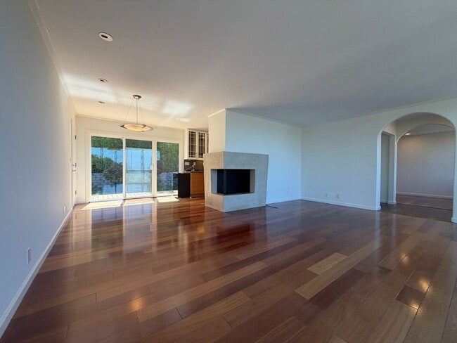 Photo - 800 Buckland Ave