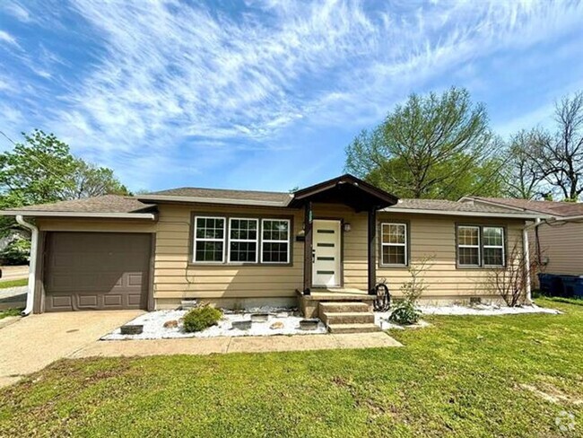 Building Photo - 604 S Strong Blvd Rental
