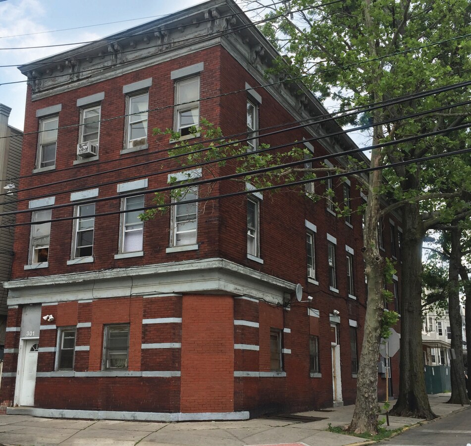 Photo - 301 3rd St Apartments