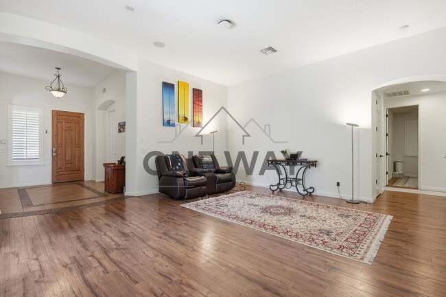 Photo - 587 E Benrich Dr