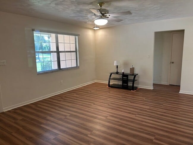 Photo - Spacious 3/2/2 in a quiet neighborhood available 9-1-25!