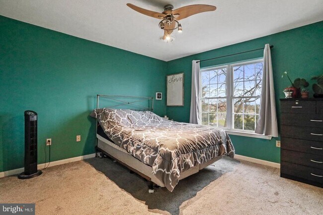 Photo - 302 Freeton Ct