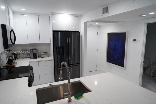Photo - 2301 Collins Ave Unit 529