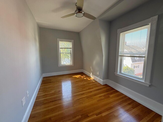 Photo - 7 Leyden Ave Unidad #2