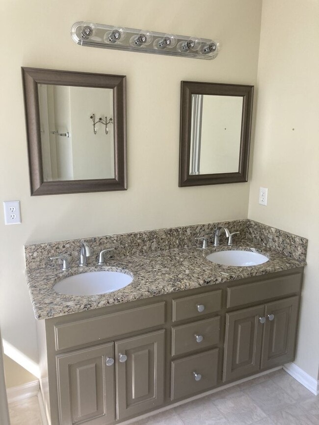 Photo - Large 3 bedroom in Jamestown subdivision!!