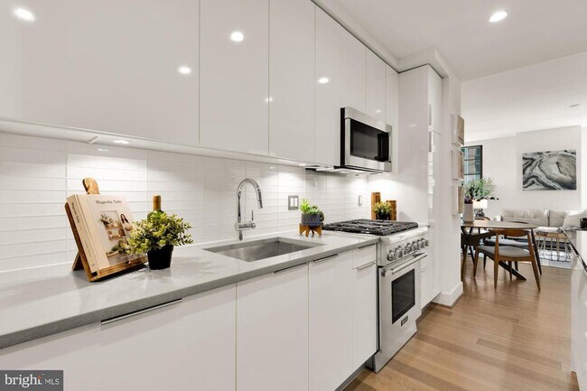 Photo - 45 Sutton Square SW Unit 303