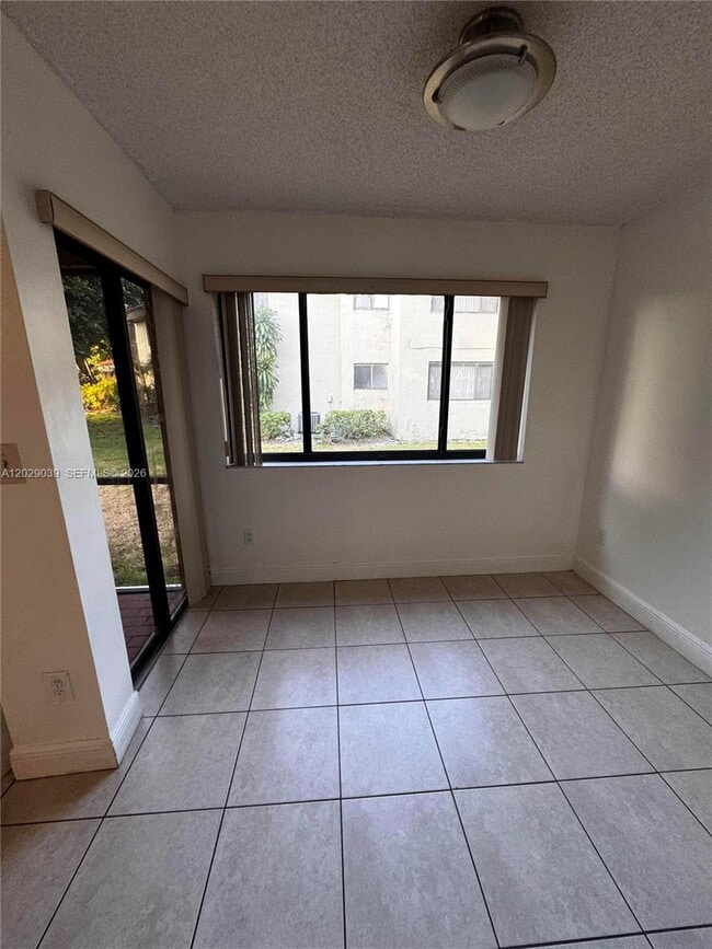 Photo - 9741 SW 138th Ave Unidad ID1R