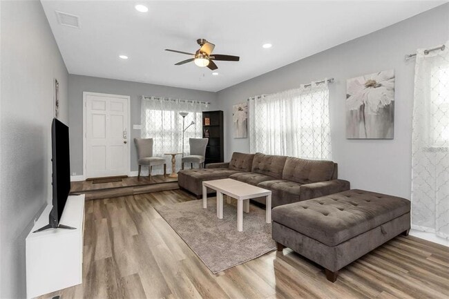 Photo - 206 N Himes Ave