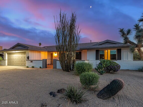Photo - 1101 E Balboa Dr House