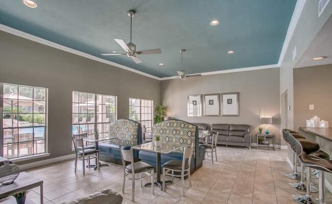 Building Photo - 2 bedroom in Houston TX 77058 Unit 2047 Rental