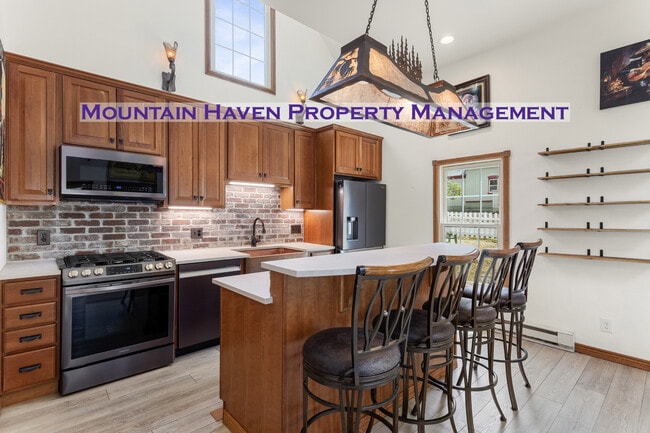 Building Photo - 400 Argentine St