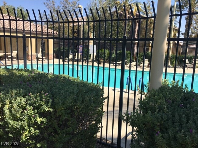 Photo - 6868 Sky Pointe Dr Unidad 1057