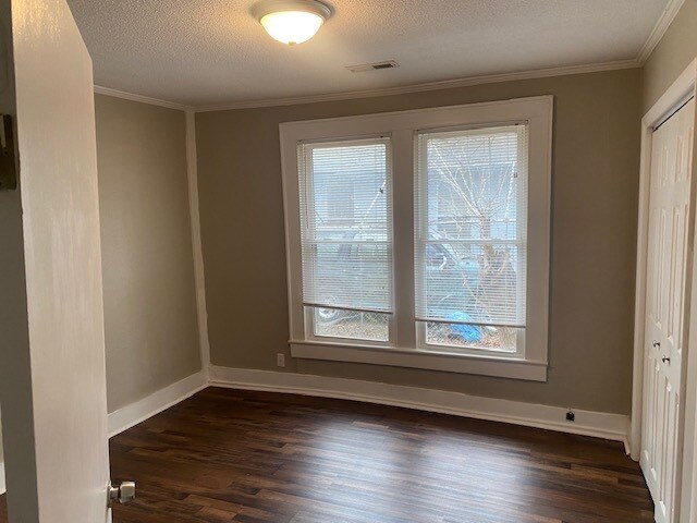 Photo - 5323 Spriggs St