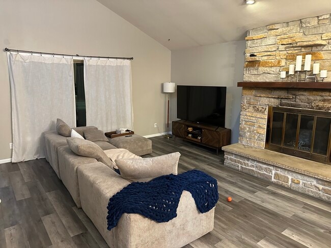 Photo - 4646 S 124th St