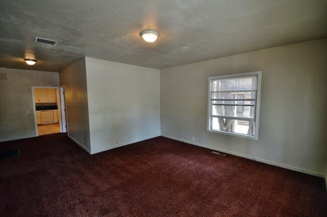 Photo - 518 W 6th St