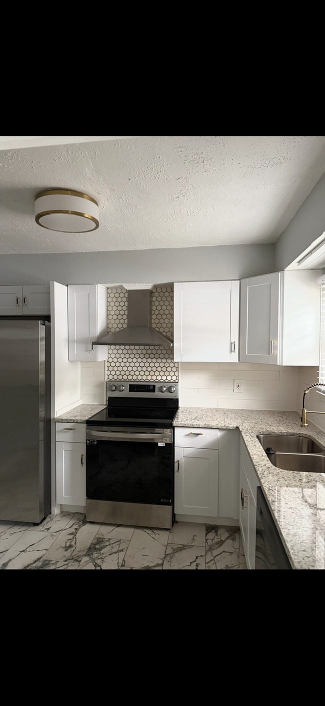 Photo - 3302 York Pl
