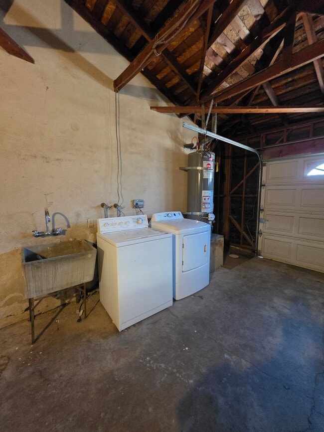 Photo - Spacious Home!!