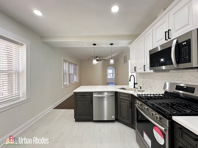 Photo - 3045 W Addison St Unit J09W