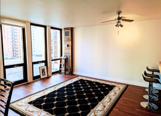 Photo - 1 E Scott St