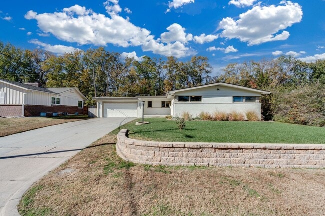 Building Photo - 1917 N Edgemoor Dr