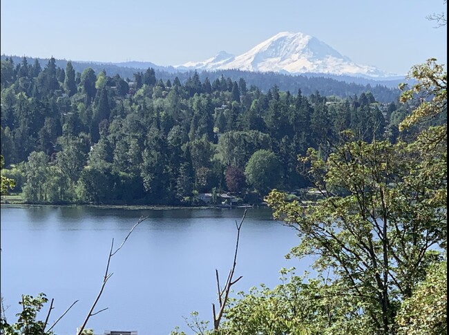 Welcome to your Lake Washington & Mt Rainier view home! - 11800 90th Ave NE Casa