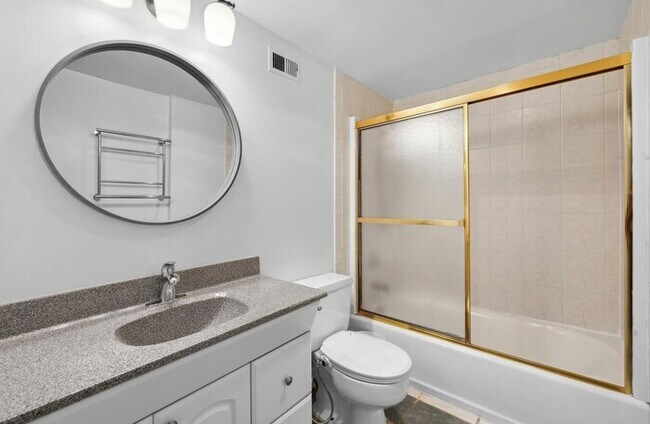 Photo - 2-Story 2BR Condo with Patio, In-Unit Laundry & Parking in Oakland Chinatown Unidad 1201