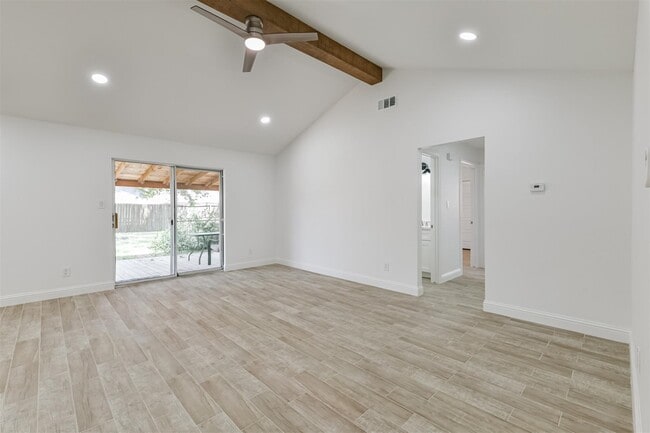 Photo - 408 Christina Ln