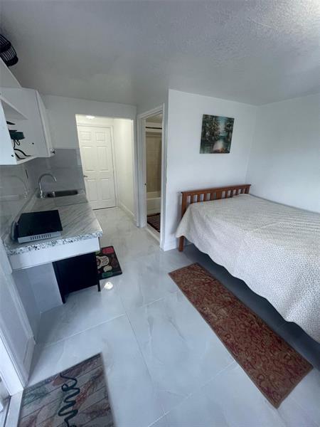 Photo - 408 SW 68th Ave