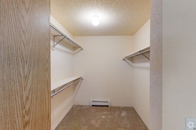 2BR, 2BA - 1,065SF