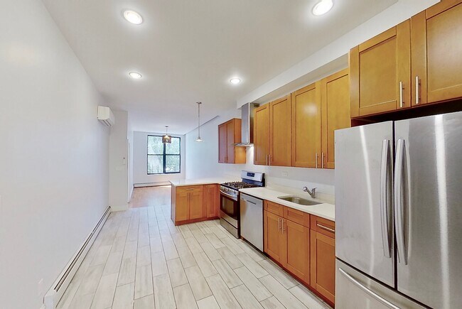 Giant Kitchen & Living Room - 447 Evergreen Ave Apartamentos Unidad 3
