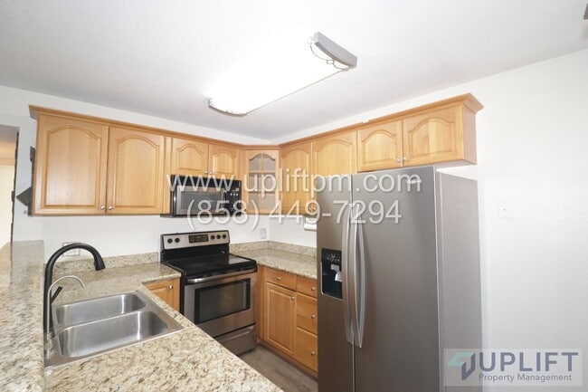 Building Photo - FIRST MONTH FREE! WATER/TRASH included Two... Unit 22