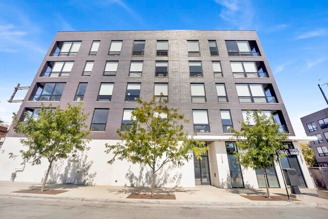 Building Photo - 2400 W Wabansia Ave Rental