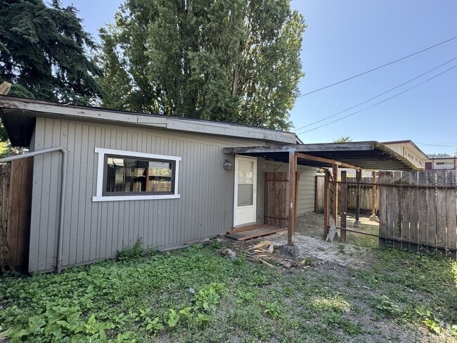 Building Photo - 820 S Donovan St Unit B Rental