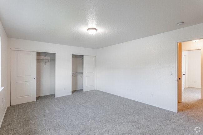 3BR, 2.5BA - 1,100 SF