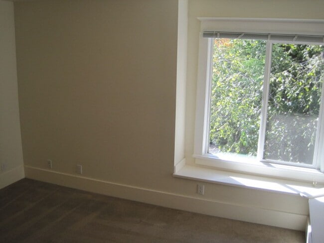 4736 18th Ave NE Unit 3-A