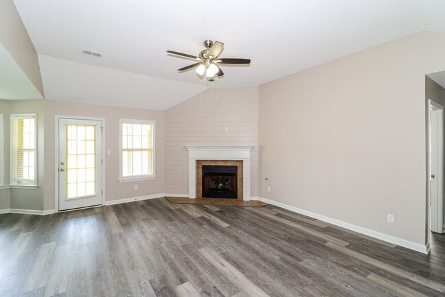 Photo - 5746 Oakley St