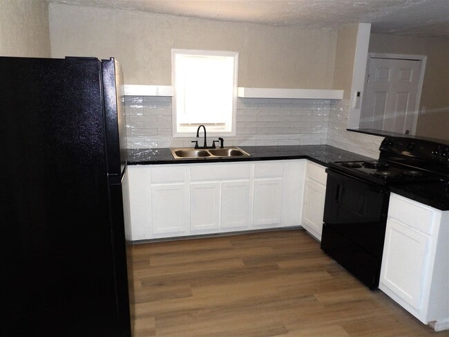 Photo - 316 NW Columbia Ave