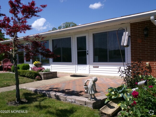 Building Photo - 651C Plymouth Dr Rental