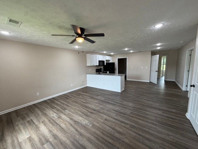 Building Photo - Nestled Tri-Plex in the Heart of Greenfield, TN Unit C