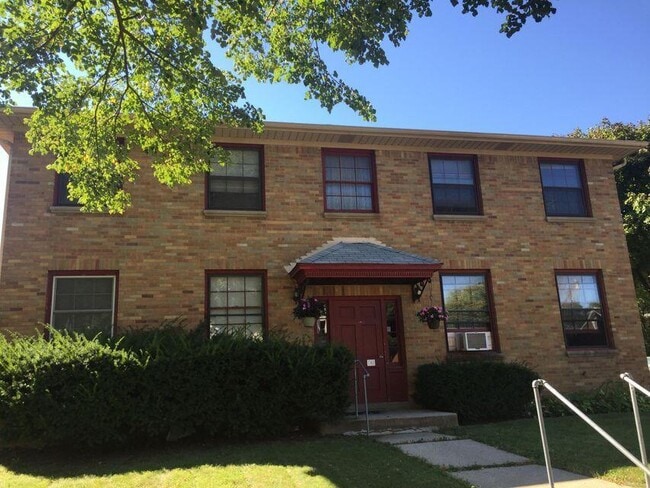 Building Photo - 205 S 65th St