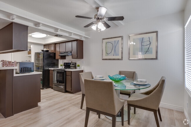 2BR, 2BA - 1,107SF - Dining Room/Kitchen - Glen at Mesa