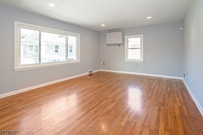 Photo - 529 Grand Ave