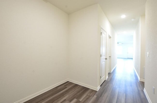 Photo - 204 Elijah St