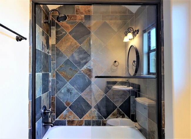 Photo - 4708 Ingersoll St