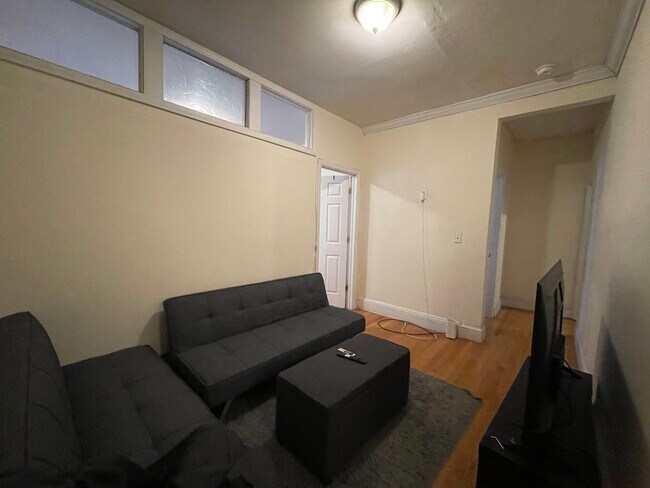 54 Egmont St Unit 2