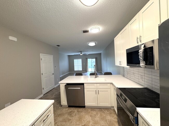 Building Photo - 2703 Bay Club Dr