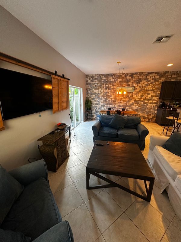 Photo - 650 Norfolk St